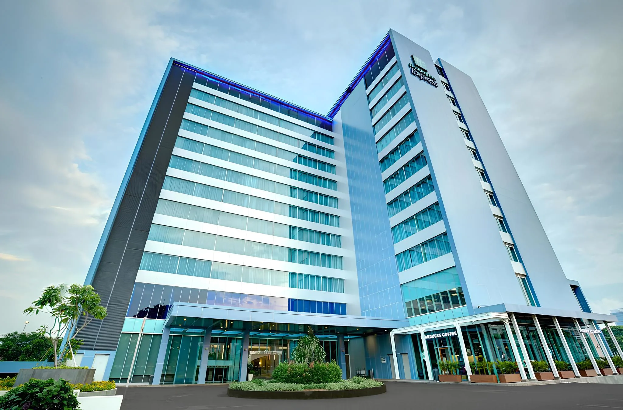 Outside View - Holiday Inn Express JI Expo