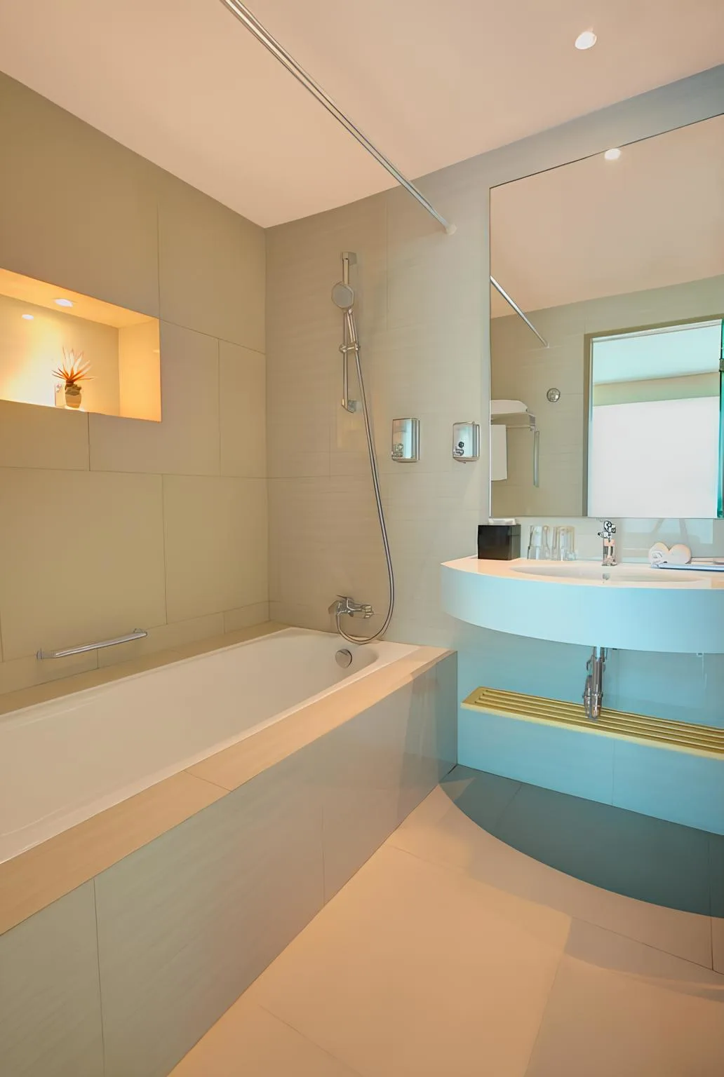 Restroom - Holiday Inn Express JI Expo